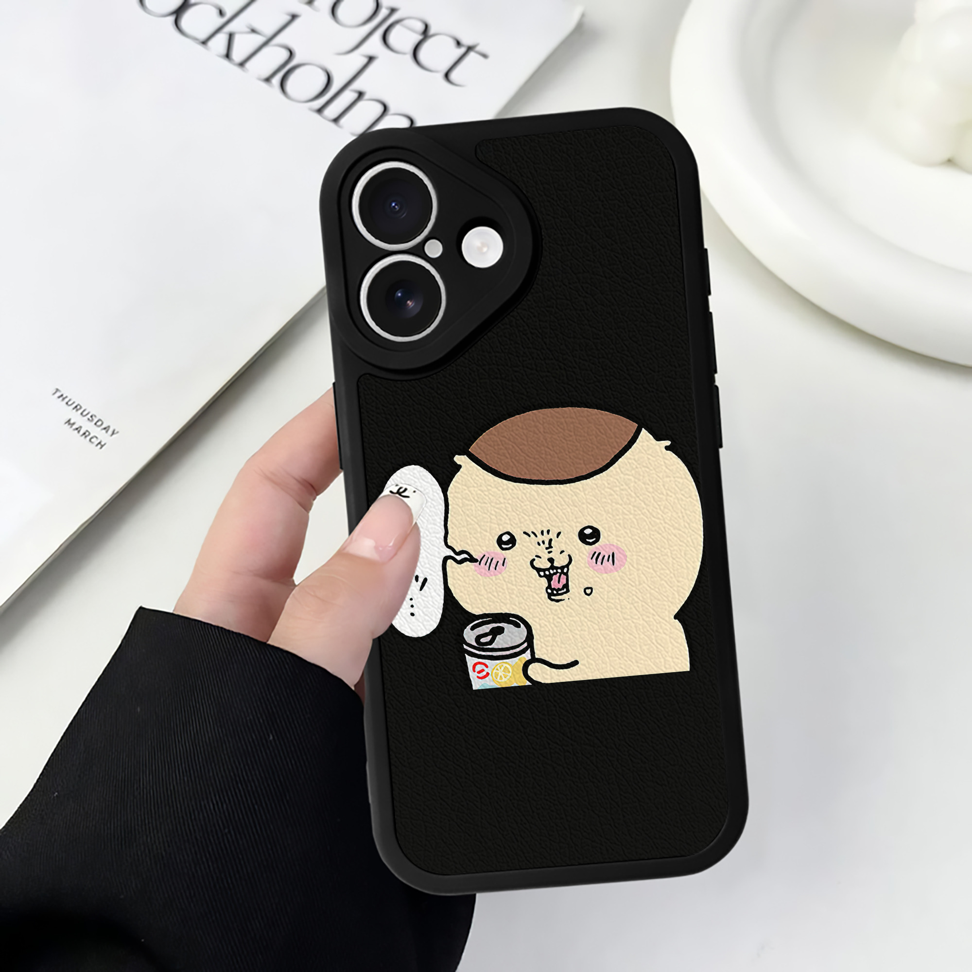 （画像用） ちいかわ くりまんじゅう Chii-kawa kuri manjū 【iPhone 16シリーズ対応】シリコンスマホケース（レザー調） 材質：シリコン